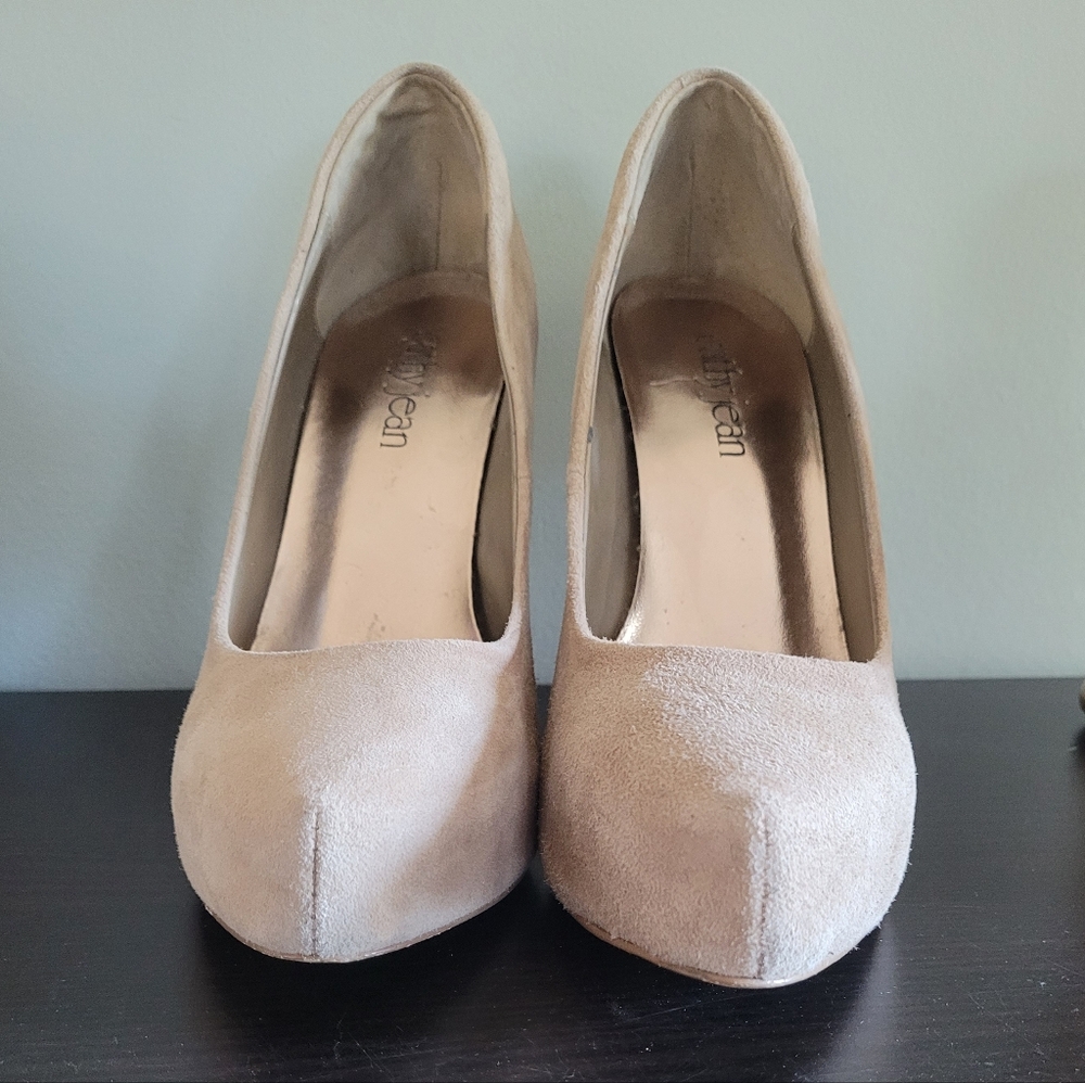 Cathy Jean Women's Beige Suede Heels
